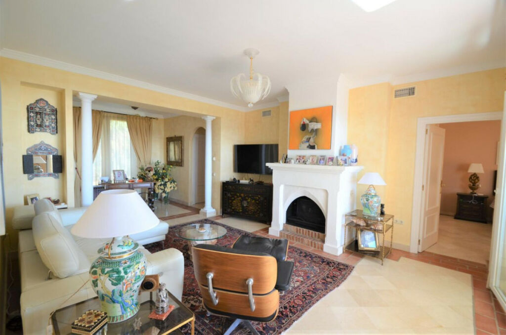 Middle Floor Apartment Casares Playa Málaga - image 15