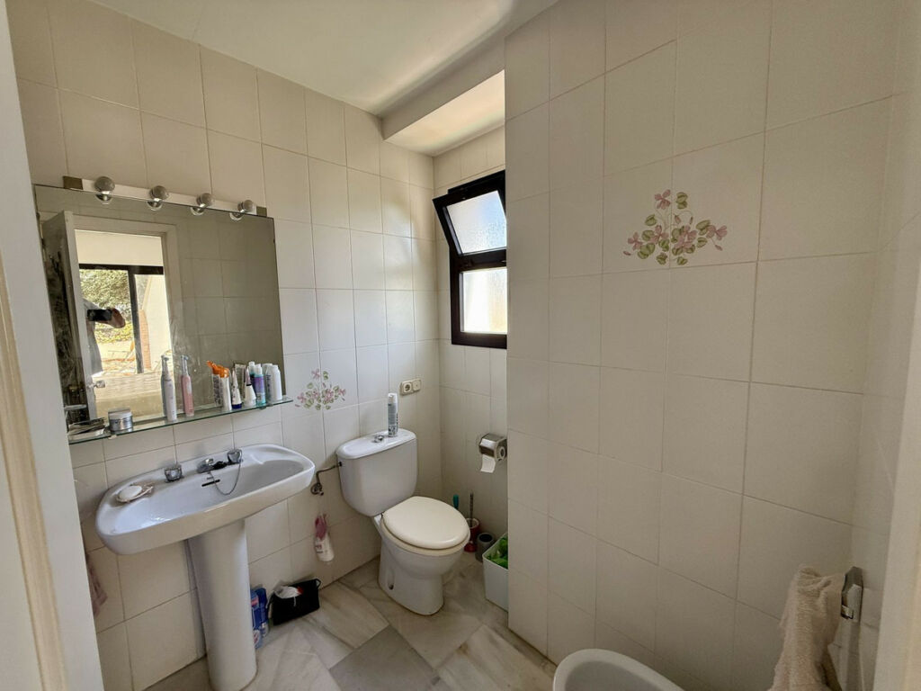 Middle Floor Apartment Calahonda Málaga - image 15