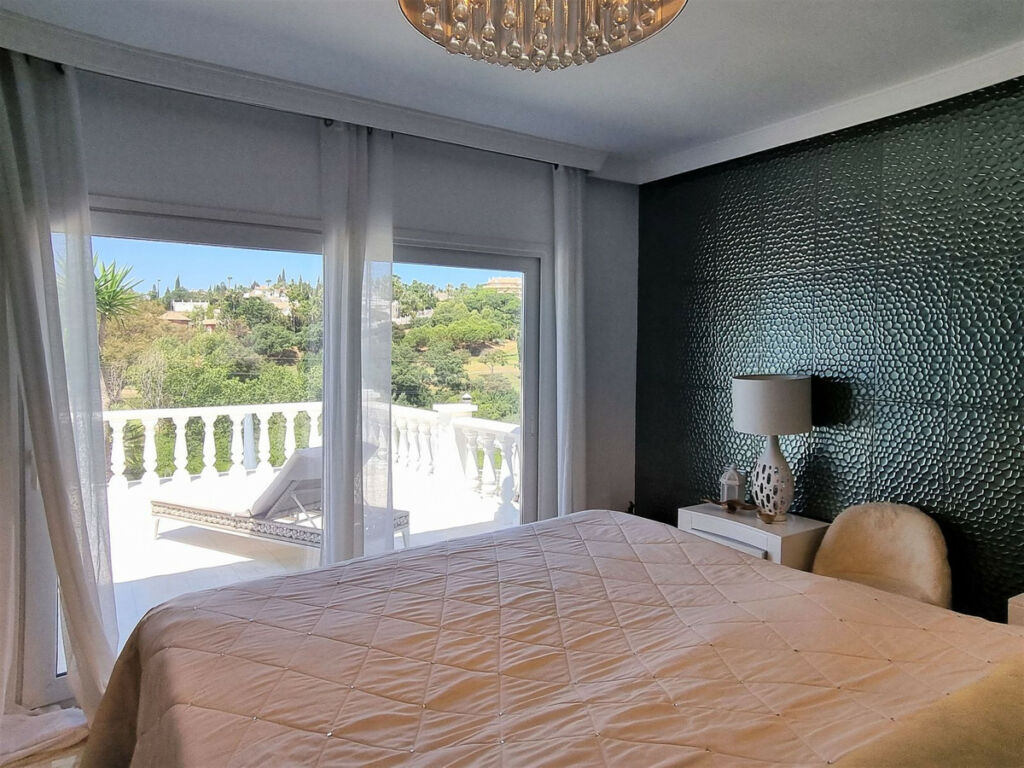 Detached Villa Elviria Málaga - image 15