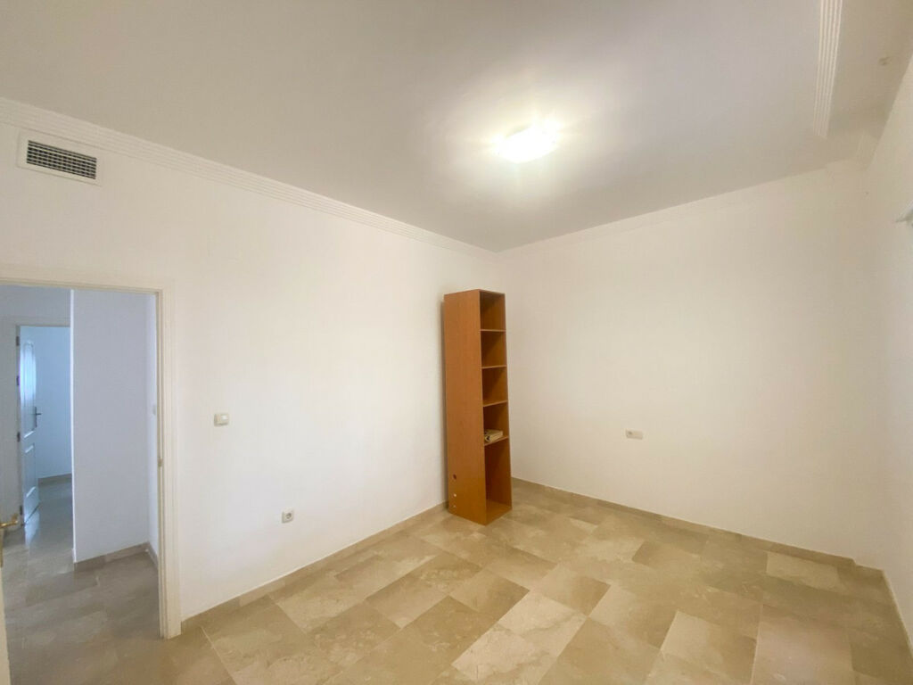 Middle Floor Apartment Nueva Andalucía Málaga - image 15