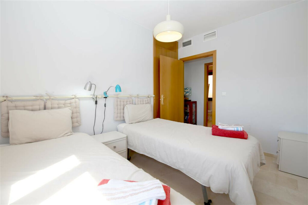 Middle Floor Apartment Estepona Málaga - image 15