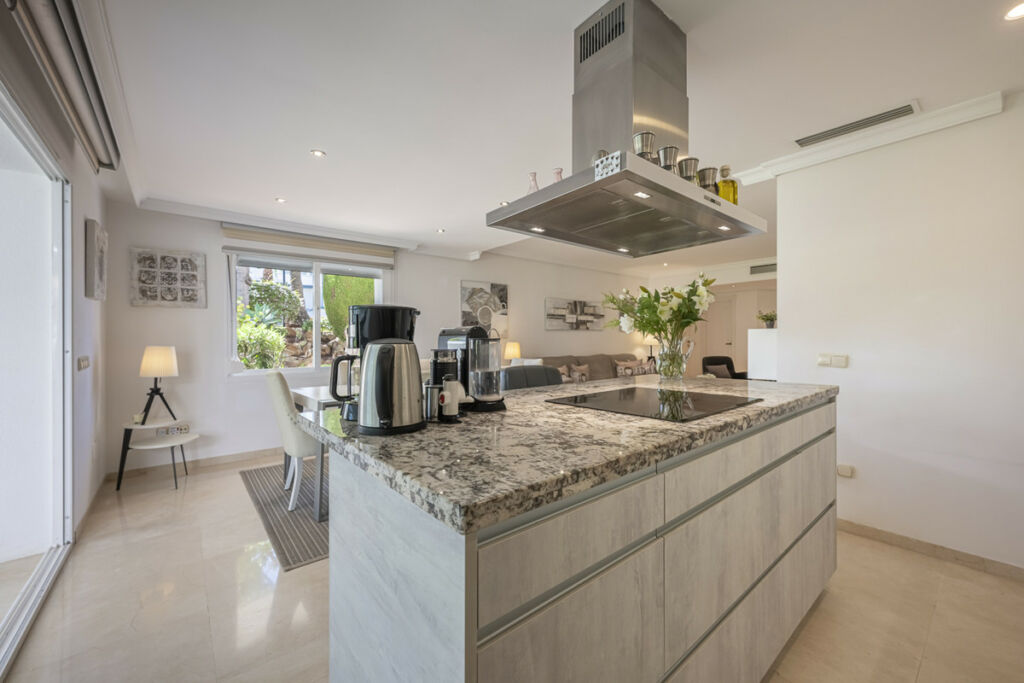 Ground Floor Apartment Estepona Málaga - image 15
