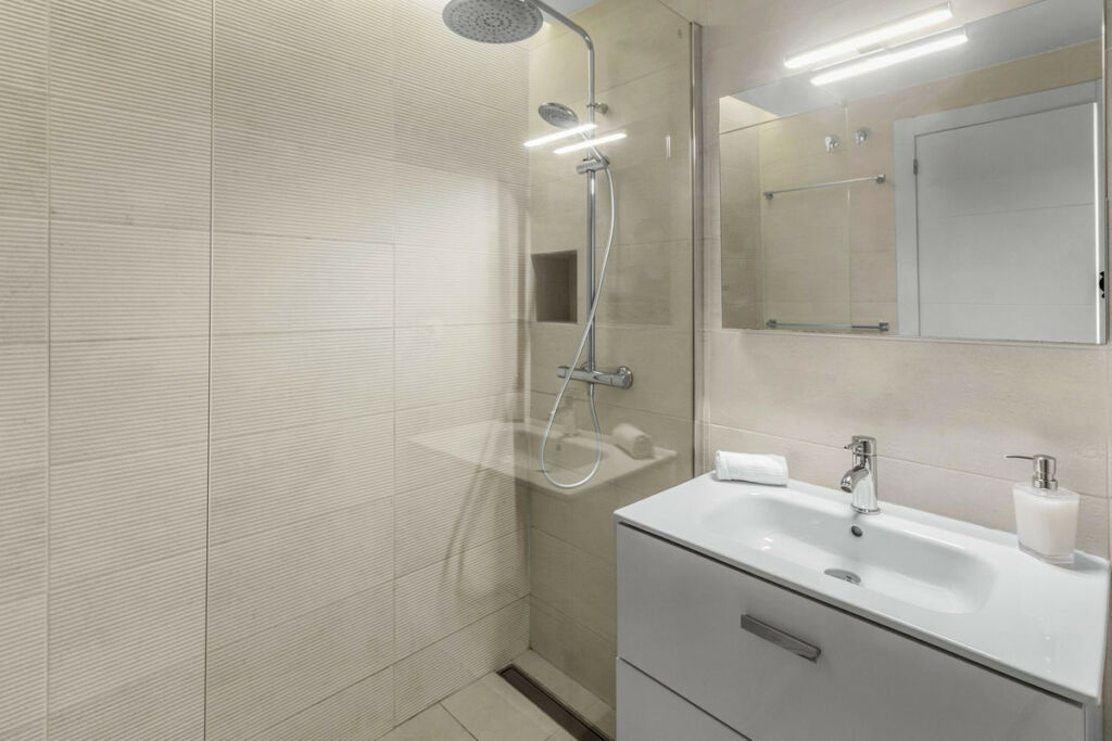 Middle Floor Apartment Estepona Málaga - image 16