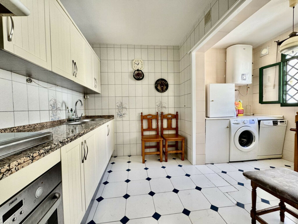 Middle Floor Apartment Fuengirola Málaga - image 14