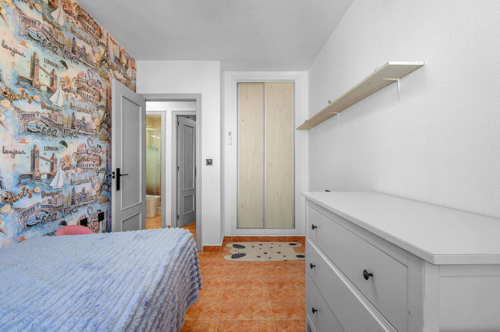 Middle Floor Apartment Torrevieja Alicante - image 15