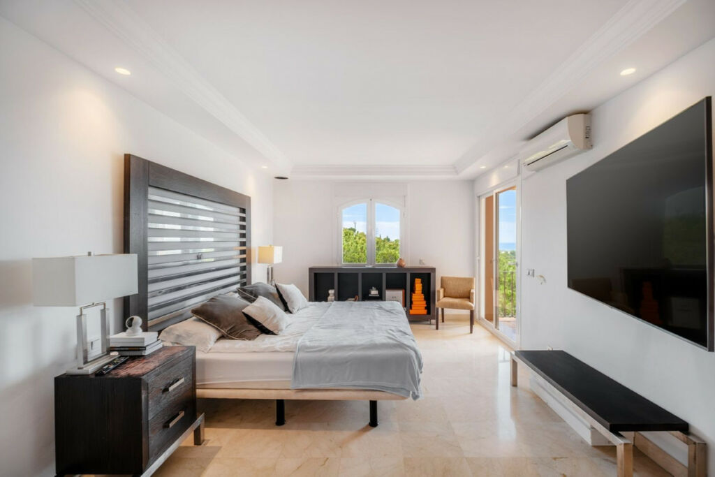 Detached Villa Elviria Málaga - image 15