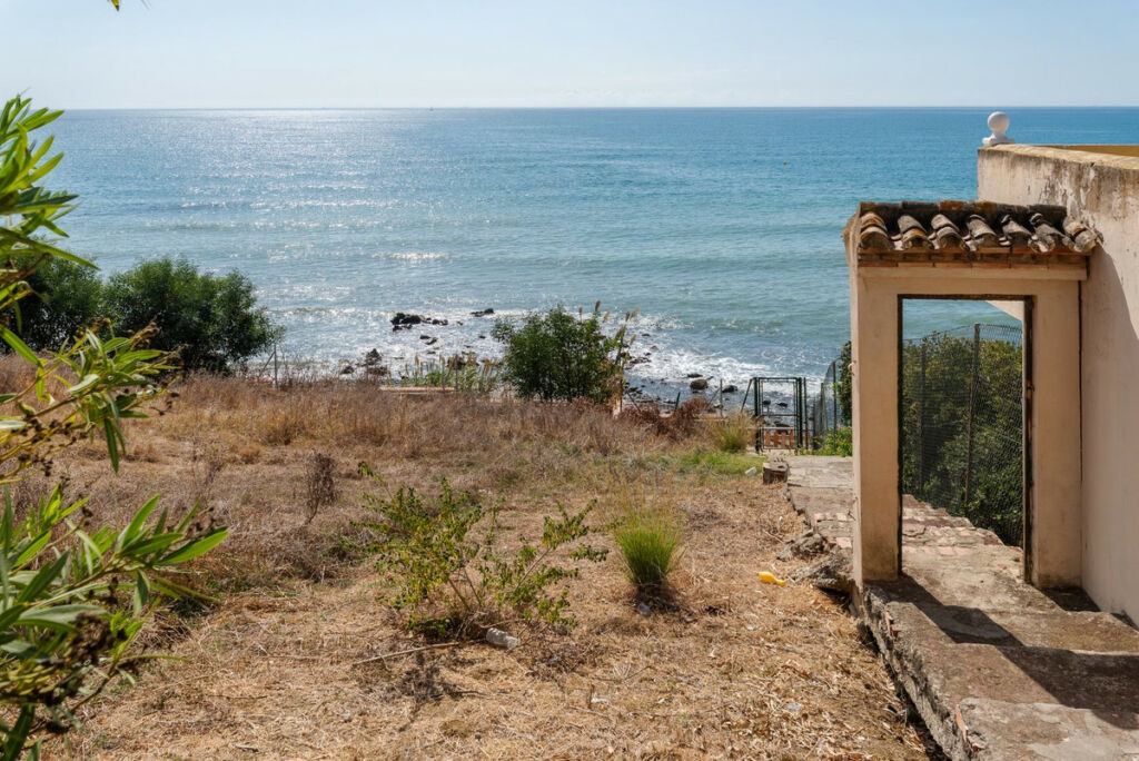 Detached Villa Estepona Málaga - image 15