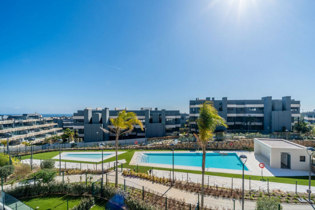 Middle Floor Apartment Estepona Málaga - image 15