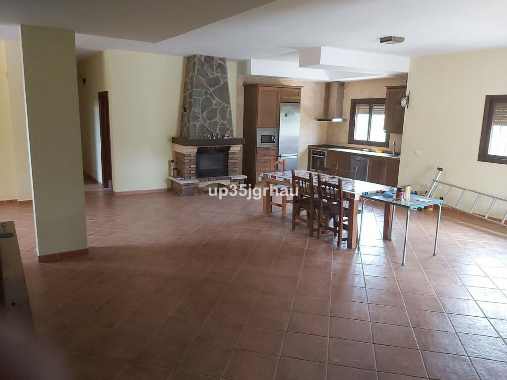 Detached Villa Estepona Málaga - image 15