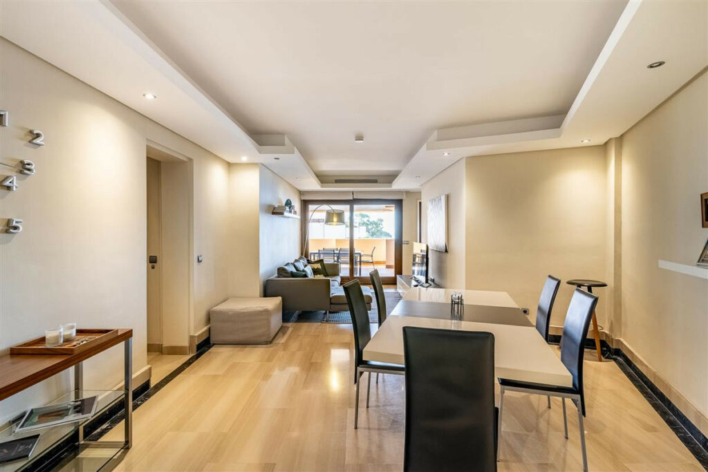 Middle Floor Apartment Estepona Málaga - image 15