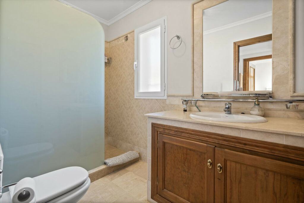 Detached Villa Nueva Andalucía Málaga - image 15
