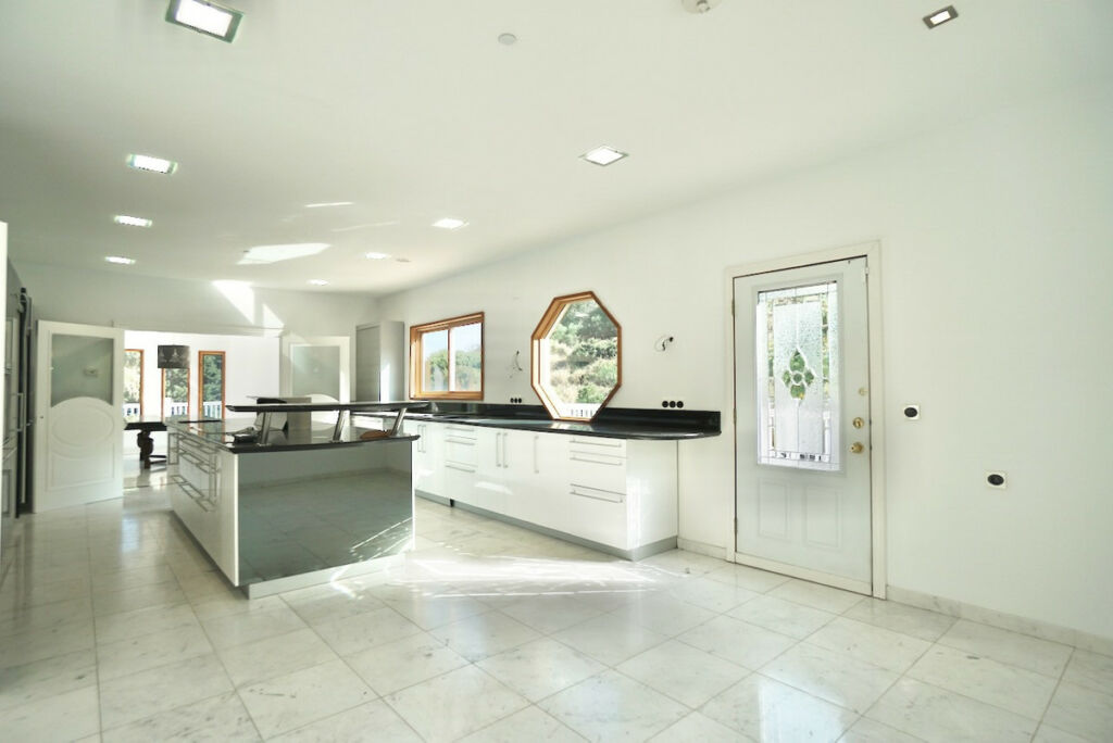 Detached Villa Benahavís Málaga - image 15