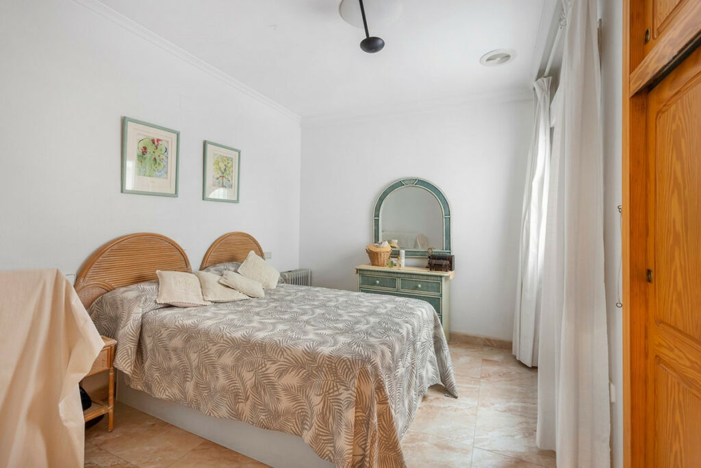 Middle Floor Apartment La Mata Alicante - image 15