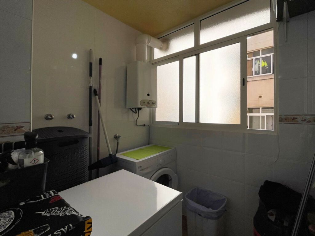 Middle Floor Apartment Las Lagunas Málaga - image 15
