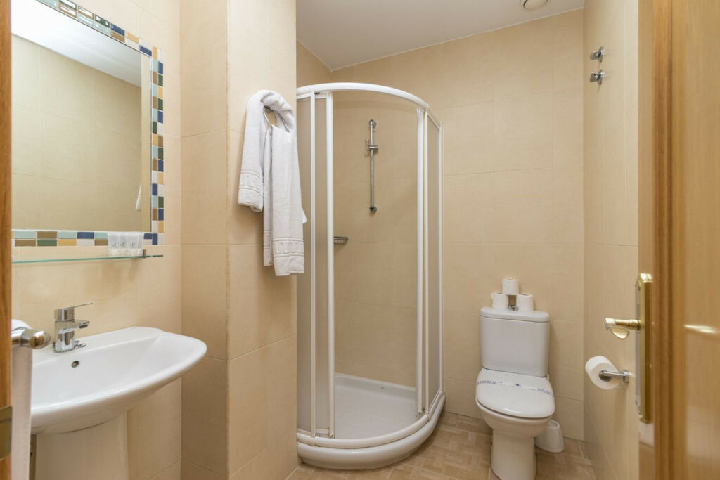 Middle Floor Apartment Fuengirola Málaga - image 15