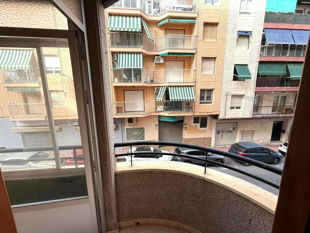 Middle Floor Apartment Torrevieja Alicante - image 15