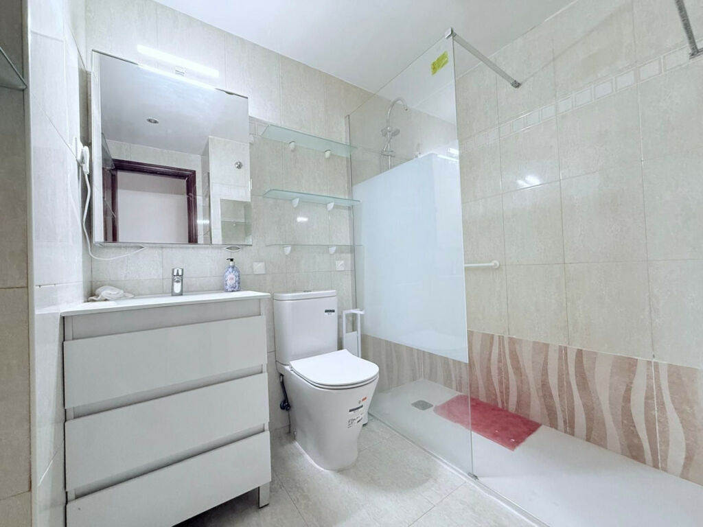Middle Floor Apartment Las Lagunas Málaga - image 15