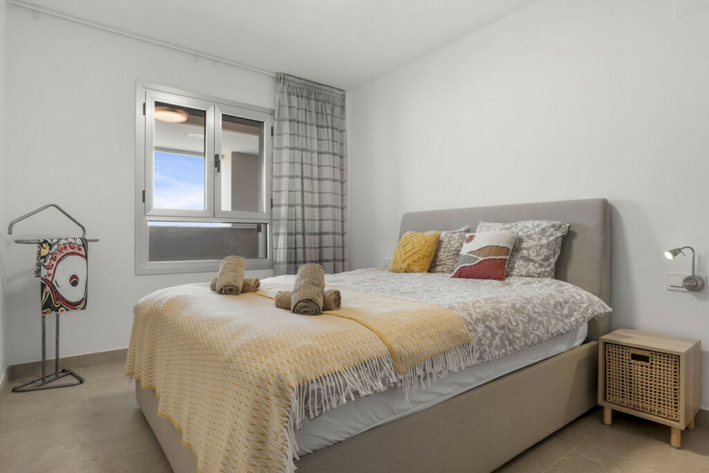 Middle Floor Apartment Estepona Málaga - image 15