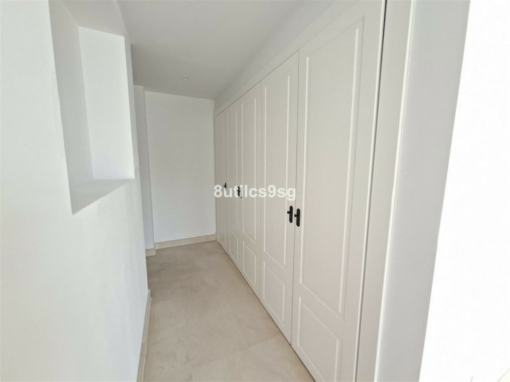 Middle Floor Apartment Aloha Málaga - image 15