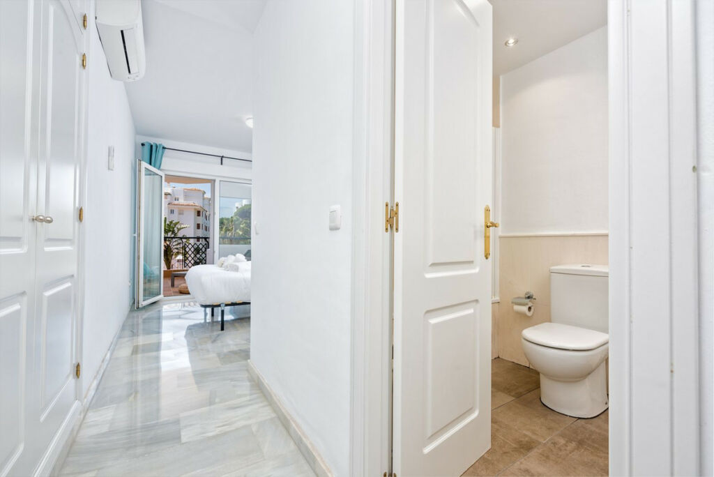 Middle Floor Apartment Calahonda Málaga - image 15