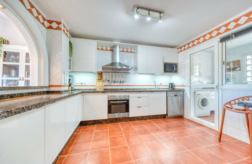 Townhouse La Duquesa Málaga - image 16