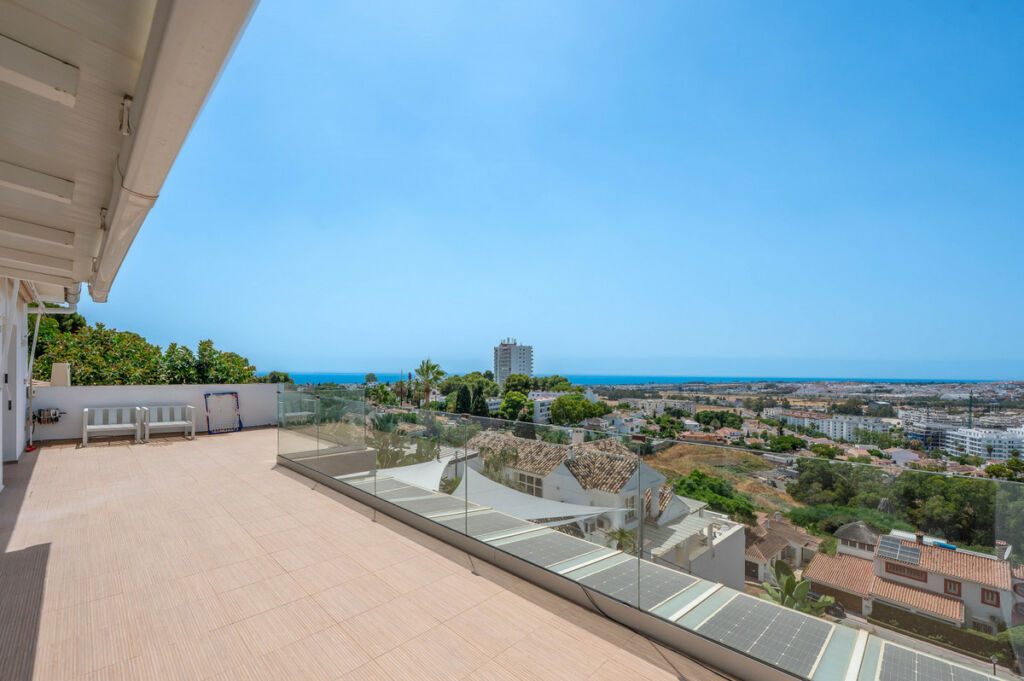 Detached Villa Nueva Andalucía Málaga - image 15