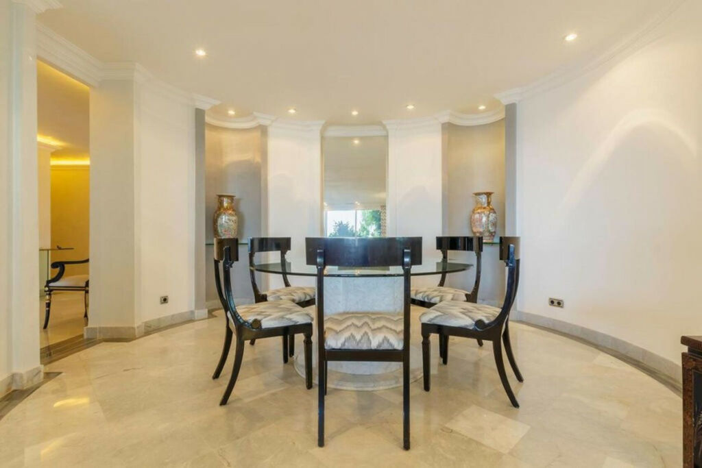 Middle Floor Apartment Puerto Banús Málaga - image 15