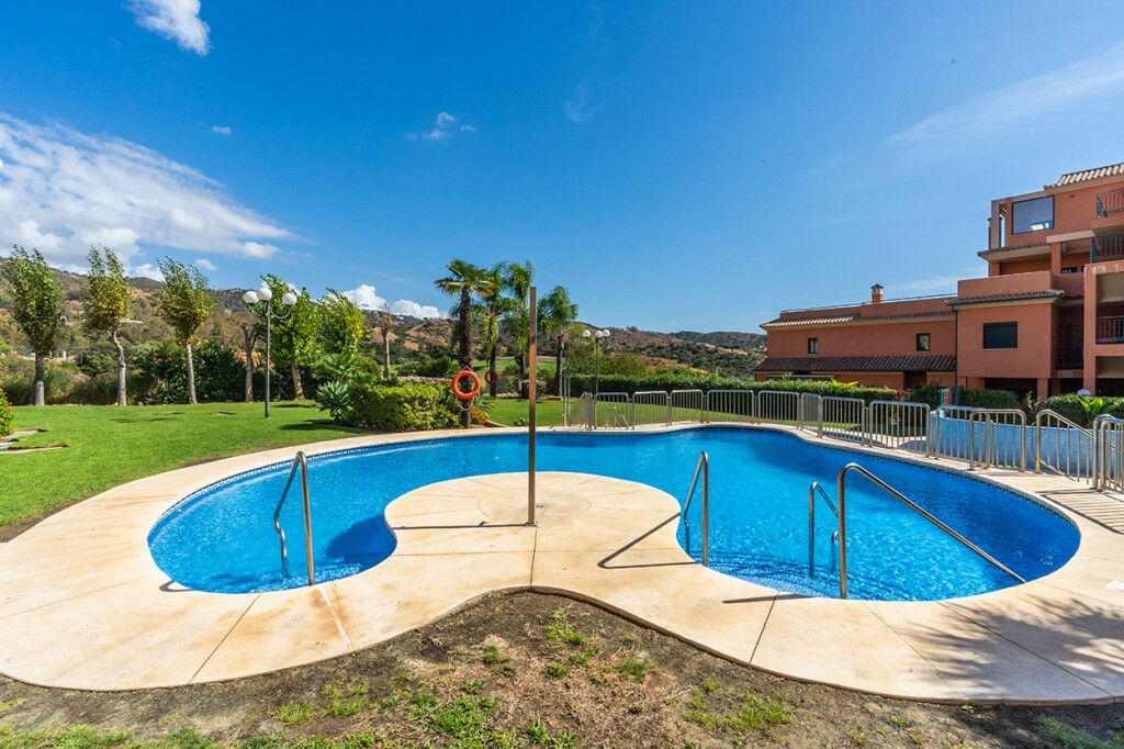 Middle Floor Apartment Elviria Málaga - image 15