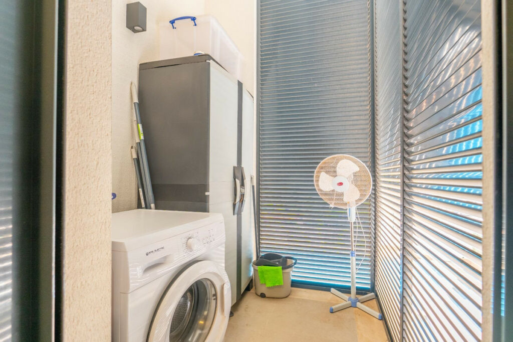 Middle Floor Apartment Torrevieja Alicante - image 15