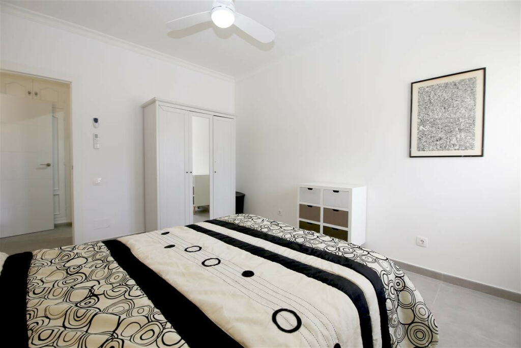 Middle Floor Apartment Estepona Málaga - image 15
