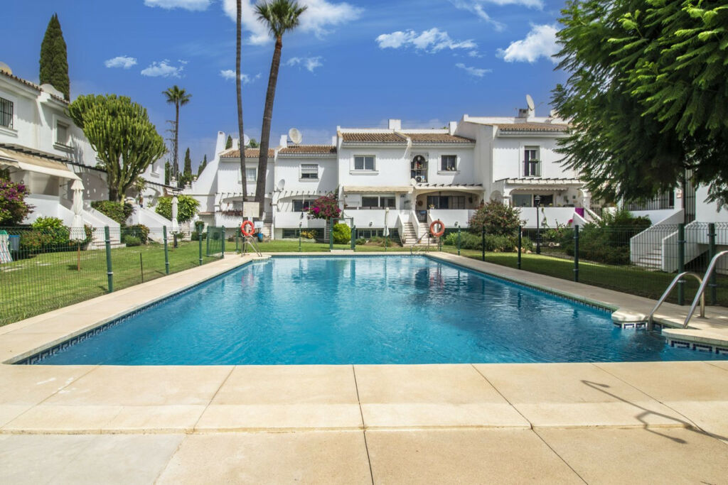 Townhouse Nueva Andalucía Málaga - image 15