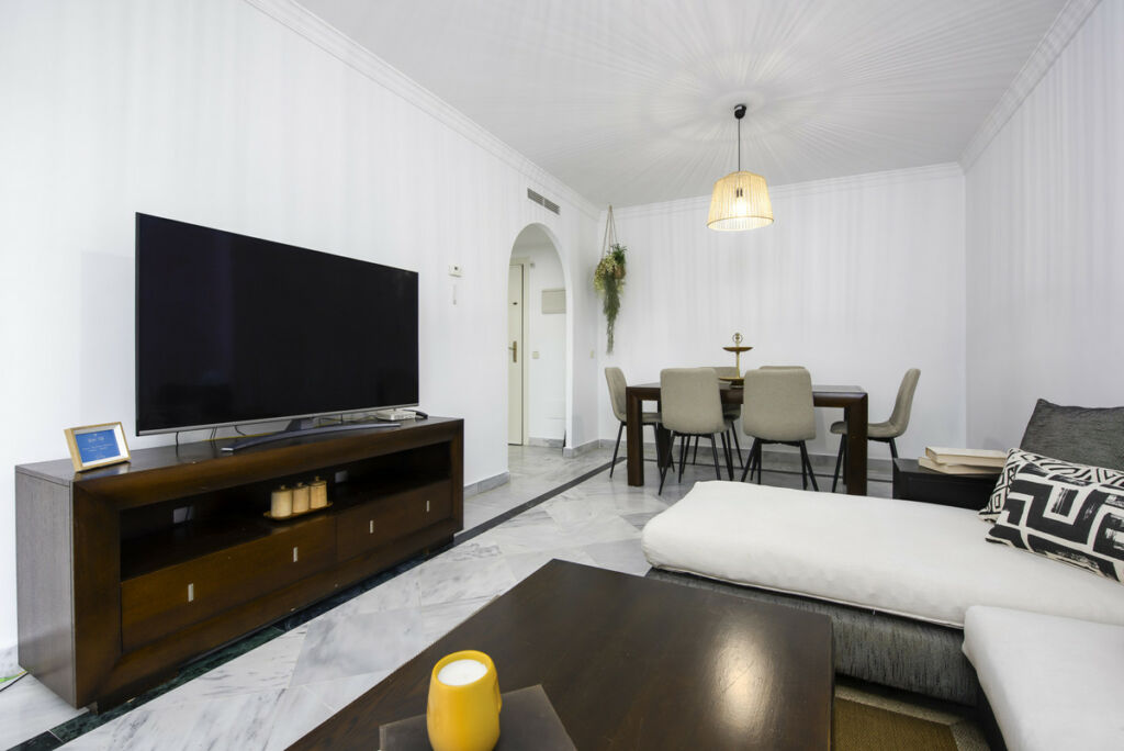 Middle Floor Apartment Nueva Andalucía Málaga - image 15