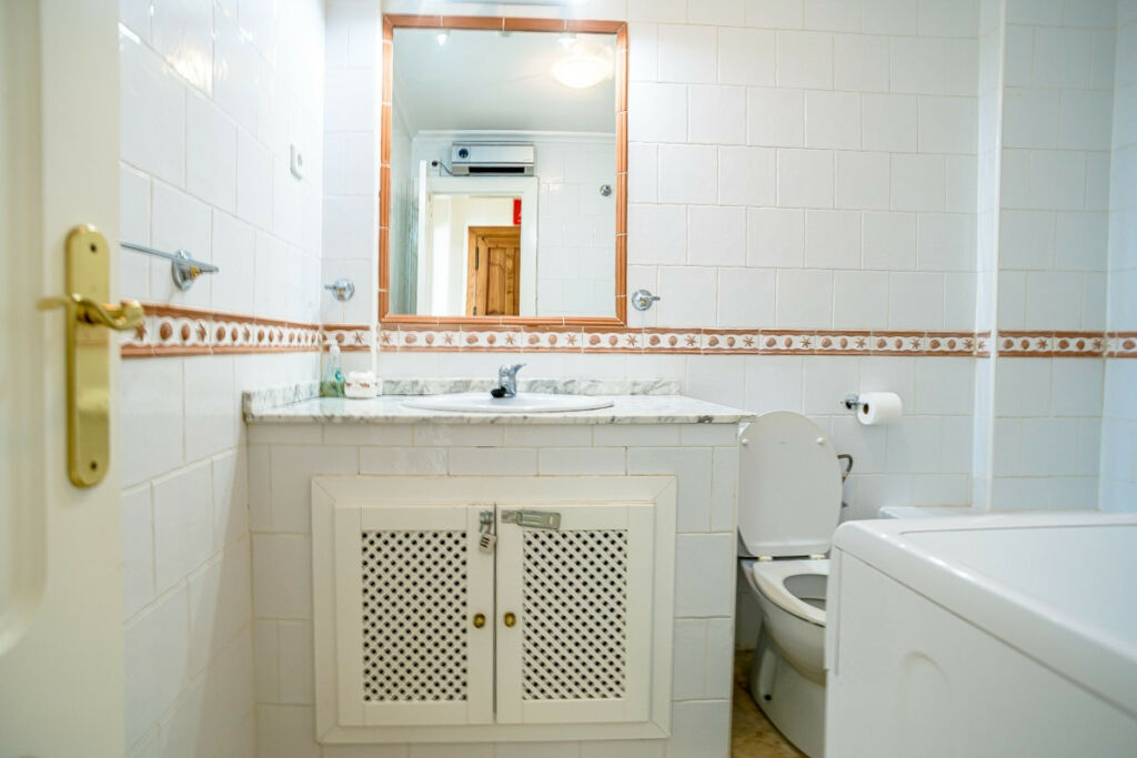 Middle Floor Apartment Villamartin Alicante - image 15