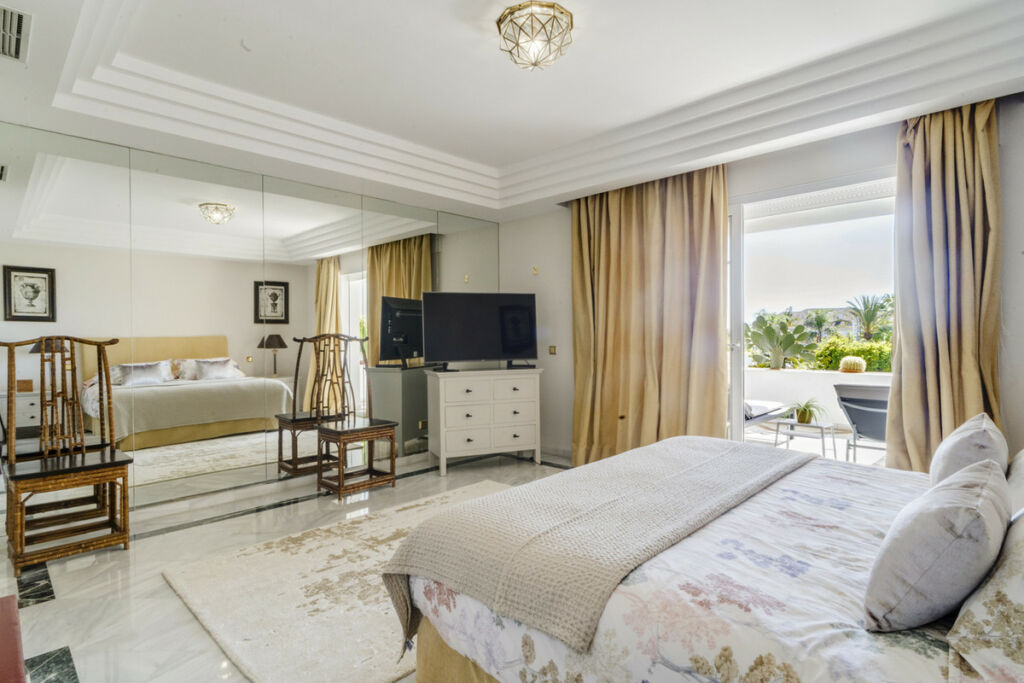 Middle Floor Apartment The Golden Mile Málaga - image 15