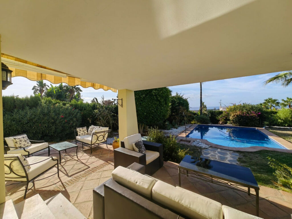Detached Villa Estepona Málaga - image 15