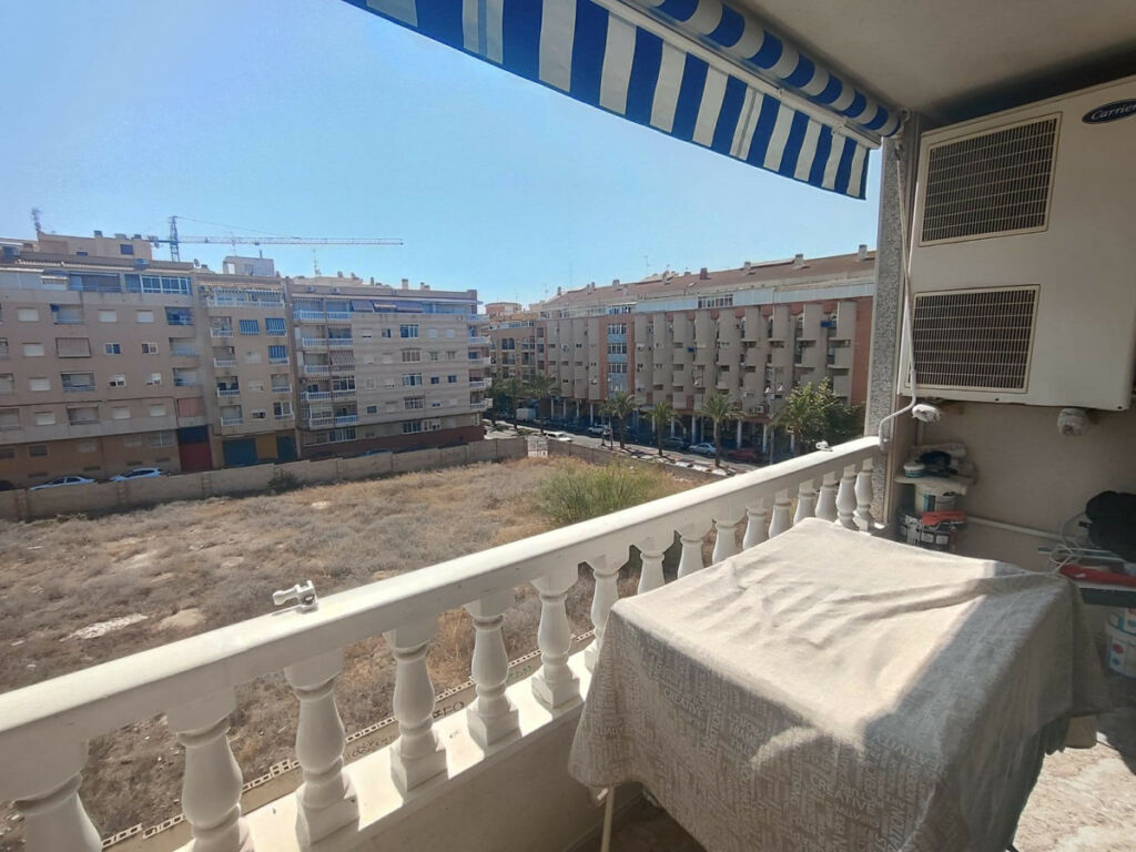 Middle Floor Apartment Torrevieja Alicante - image 15
