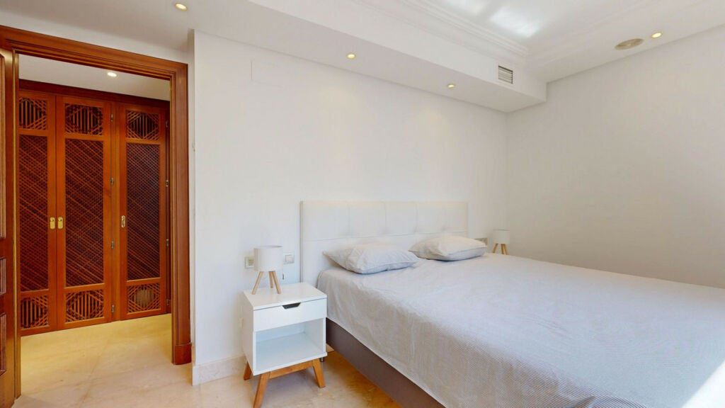 Middle Floor Apartment Estepona Málaga - image 15