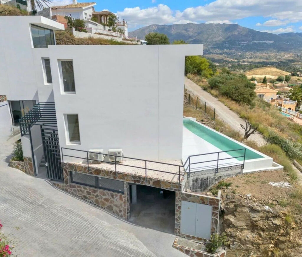 Detached Villa Cerros del Aguila Málaga - image 16