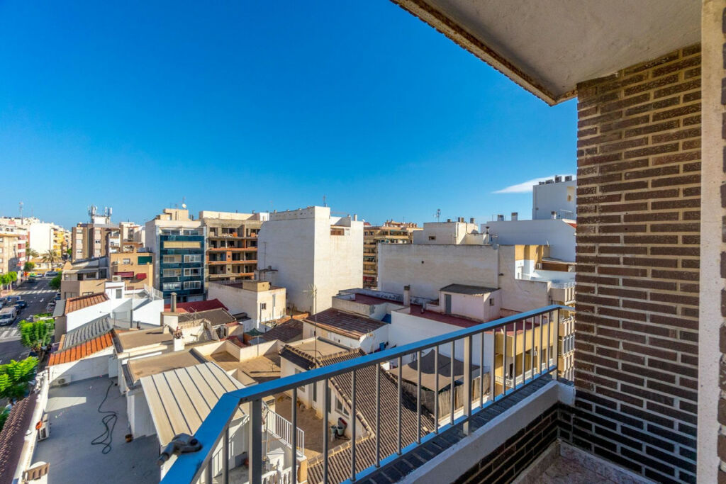 Middle Floor Apartment Torrevieja Alicante - image 15
