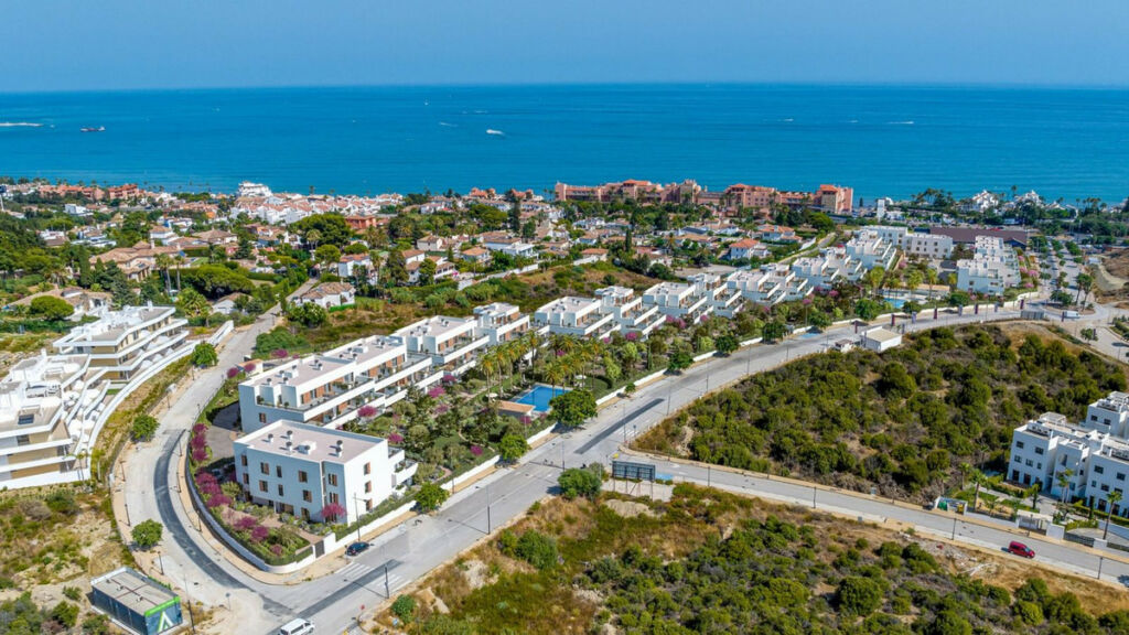 Middle Floor Apartment Estepona Málaga - image 16