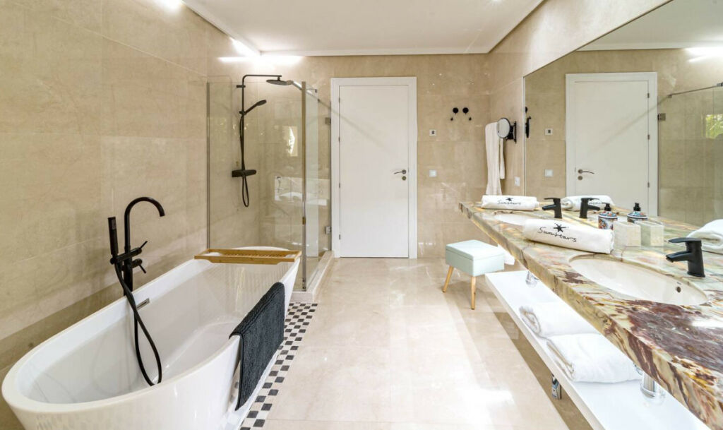 Detached Villa Marbella Málaga - image 16