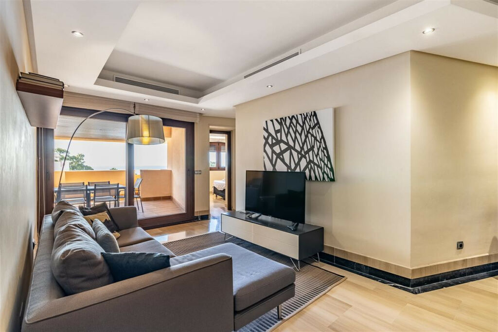 Middle Floor Apartment Estepona Málaga - image 16