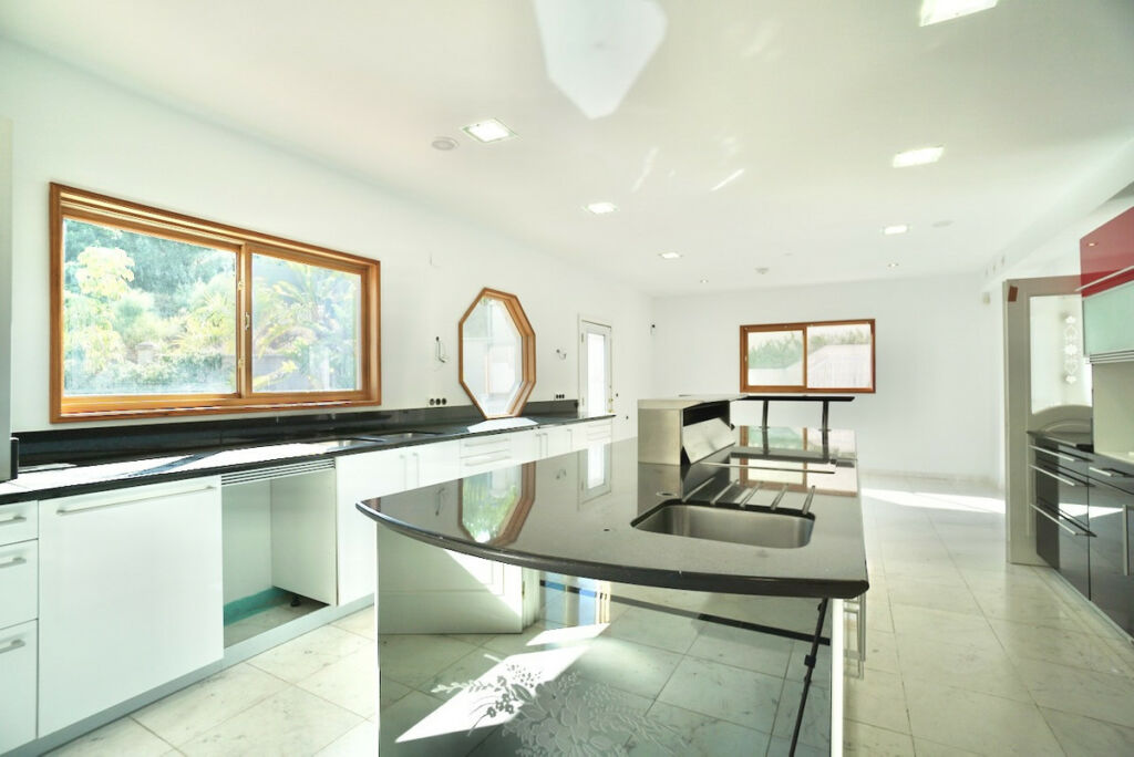 Detached Villa Benahavís Málaga - image 16