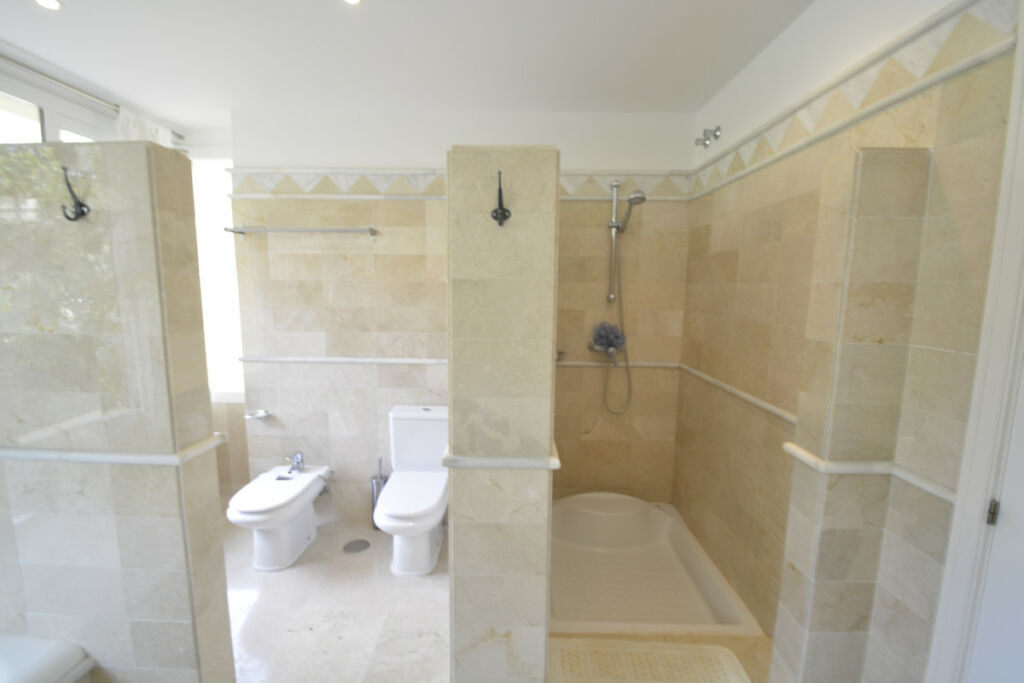 Middle Floor Apartment Elviria Málaga - image 16