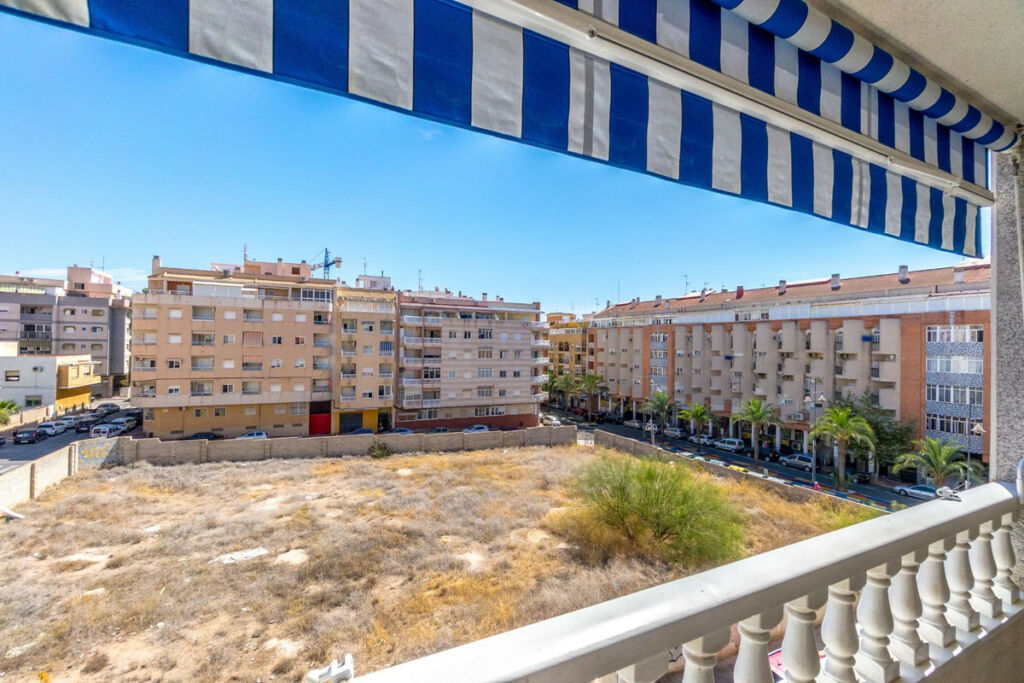 Middle Floor Apartment Torrevieja Alicante - image 12