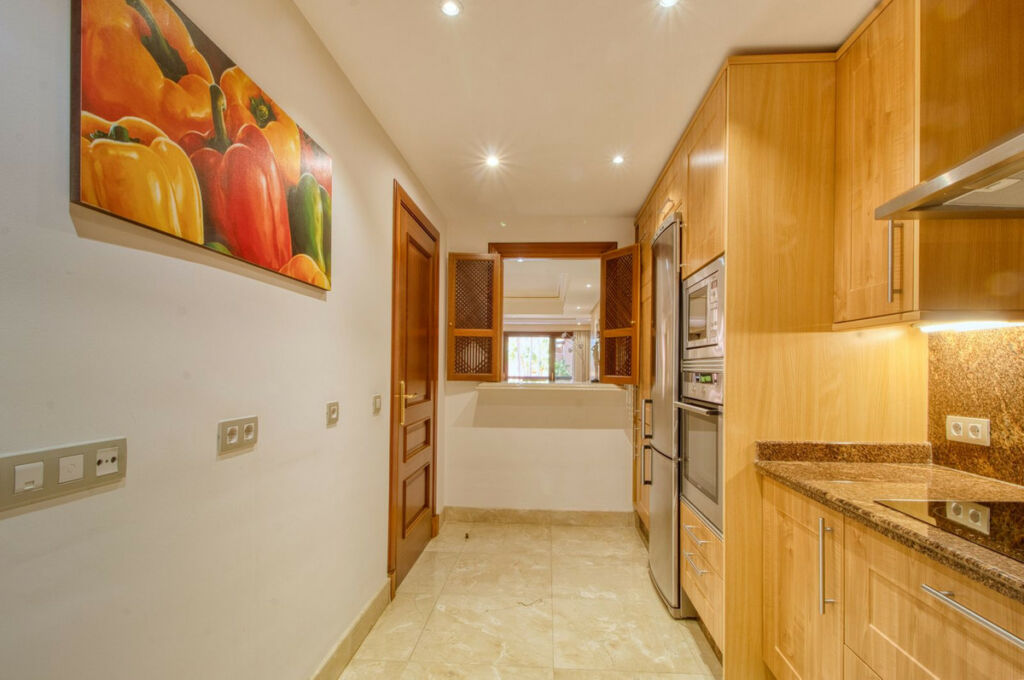 Middle Floor Apartment Estepona Málaga - image 16