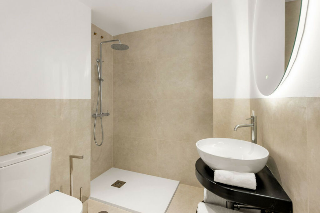 Middle Floor Apartment Nueva Andalucía Málaga - image 16