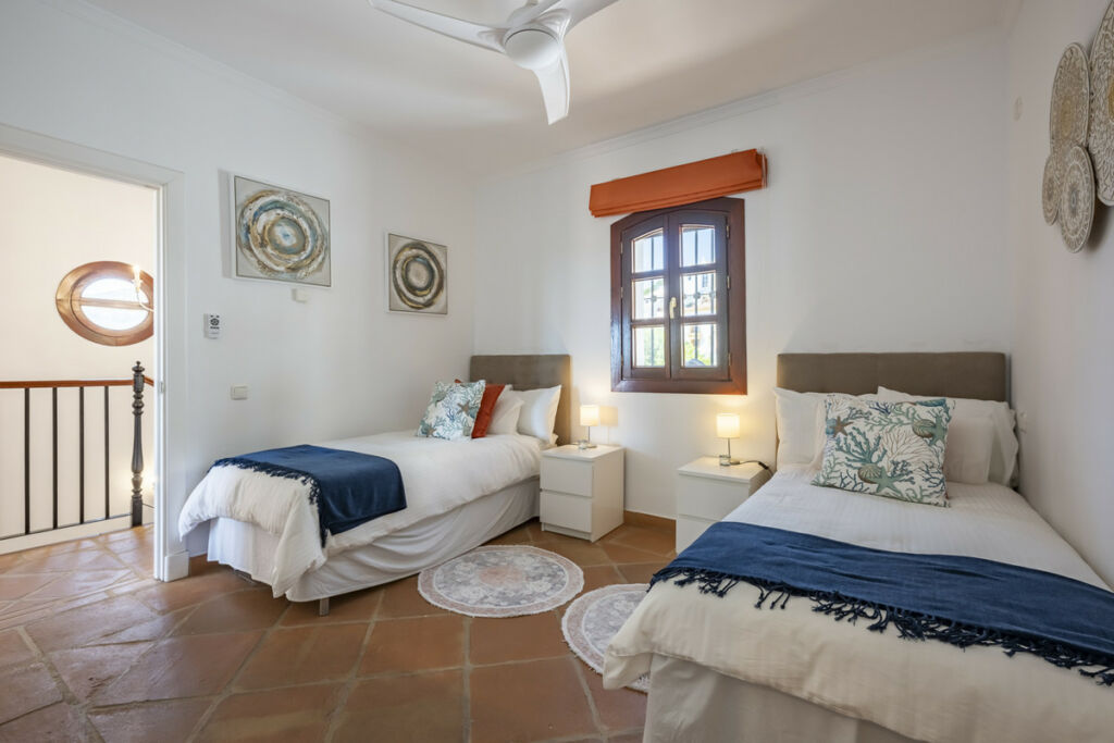 Townhouse Benahavís Málaga - image 16