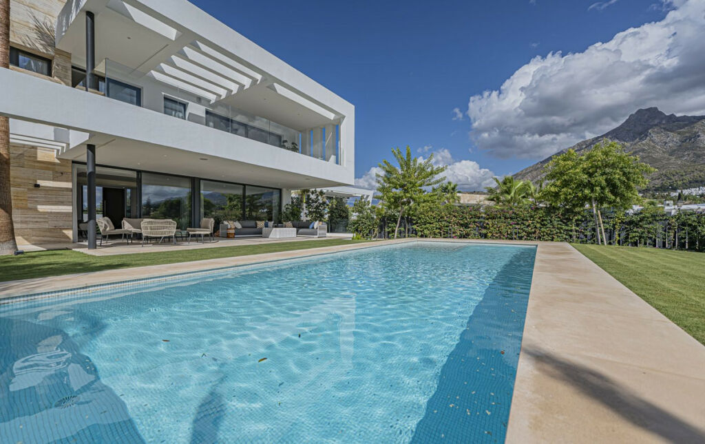 Detached Villa The Golden Mile Málaga - image 16