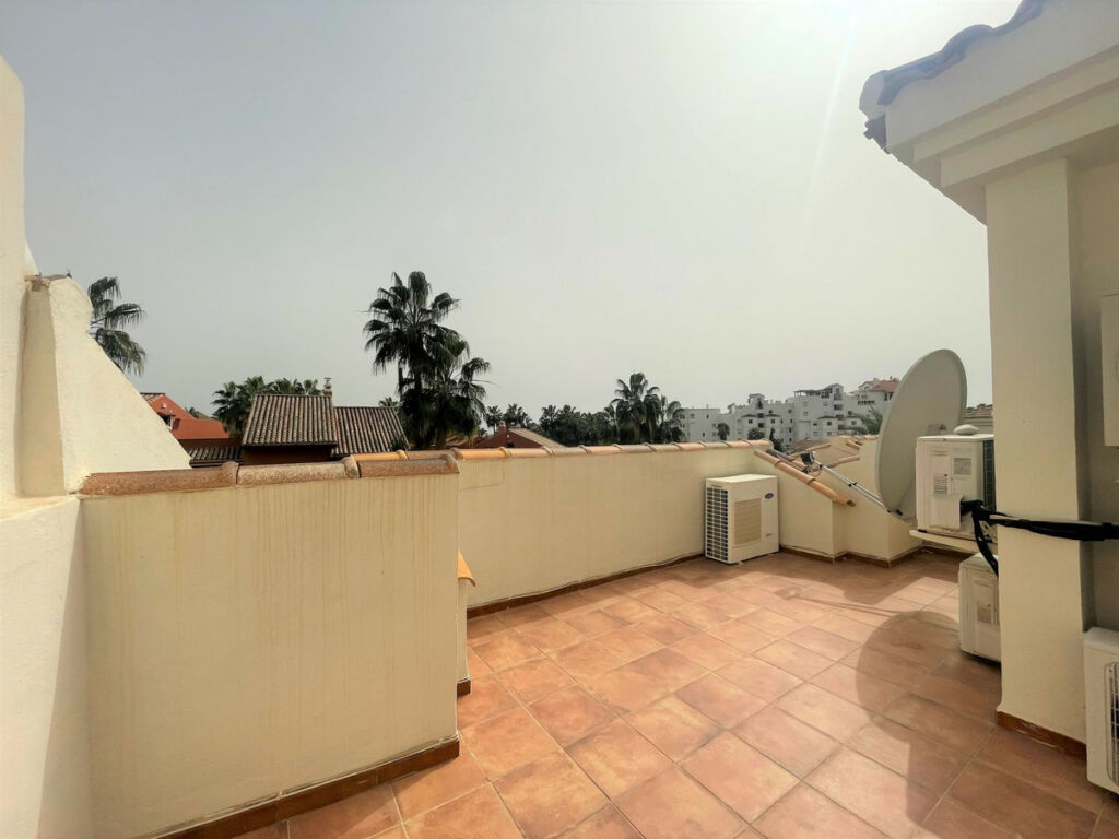 Townhouse Atalaya Málaga - image 16